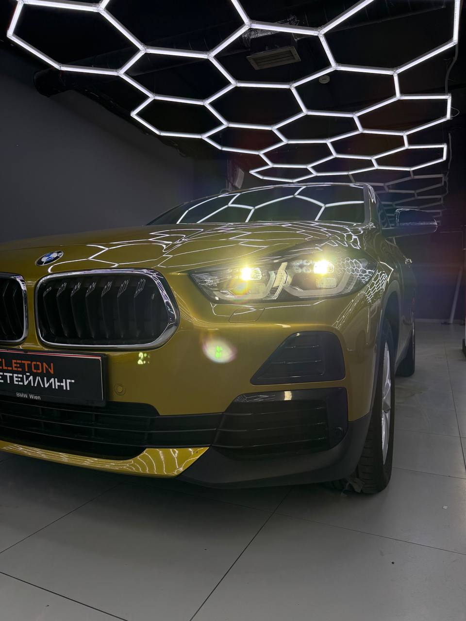 Полировка, керамика и химчистка с разбором BMW X2: спортивный купе-кроссовер в идеальном состоянии
